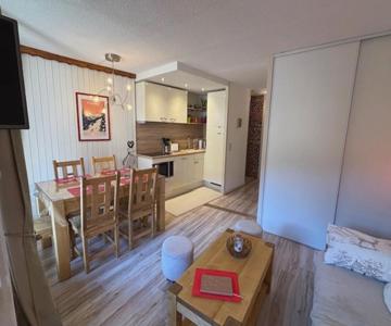 Les Menuires : 3 Pièces Rénové 40m² Avec Parking Couvert Et équipement Complet, Au Pied Des Pistes -