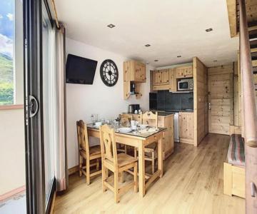 Résidence Caron - Appartement rénové, spacieux et moderne · Départ et retour skis aux pieds · Balcon