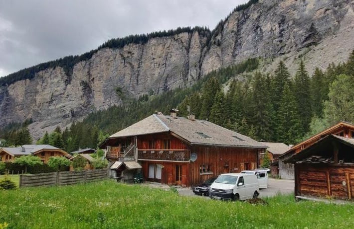 LA JOLIE BERGERE