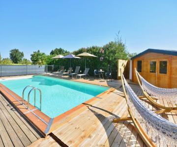 Gîte Le Mizériat - Appartement Avec Piscine Privée