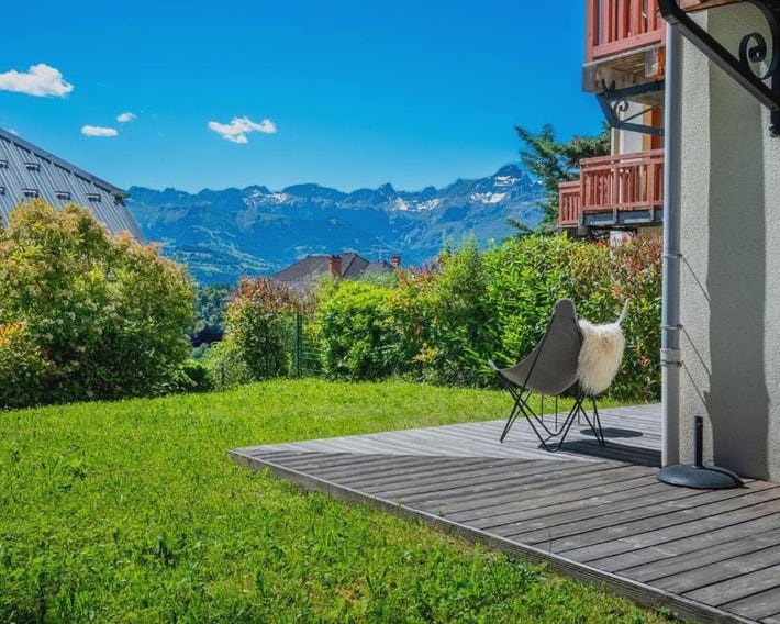3 bed apt,central location, parking, garden, 6 pax