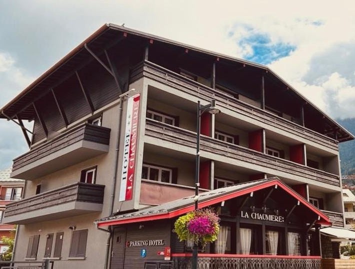 Hotel La Chaumière Garage Moto gratuit À 150 m de la gare SNCF et TMB
