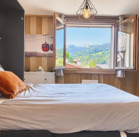 Vue montagnes depuis le lit - Studio 1 pièce - Navettes 50m - Tramway Mont-Blanc