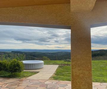 Vue panoramique & jacuzzi privé