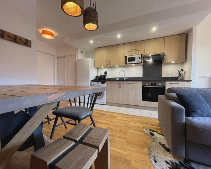Appartement lumineux avec balcons, WIFI et parking à Samoëns