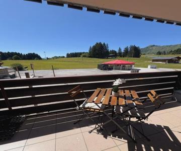 Appartement cosy à la montagne aux pieds des pistes pour 4 personnes et 1 bébé