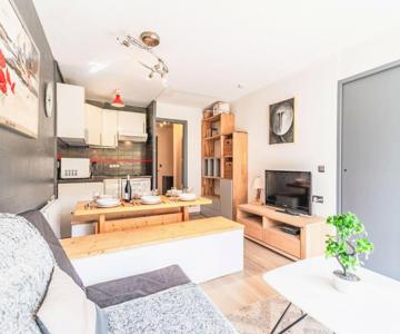 Studio Les Tommeuses - Val Claret-38 by Interhome