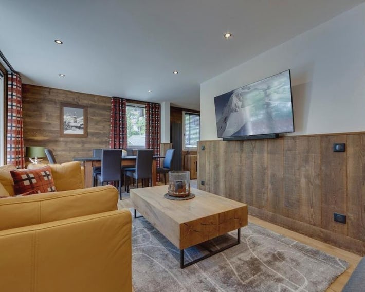 Adonis - stylish 2 bedroom nr centre of town
