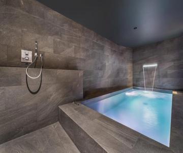 Luxueux duplex accès direct aux pistes avec piscine privée