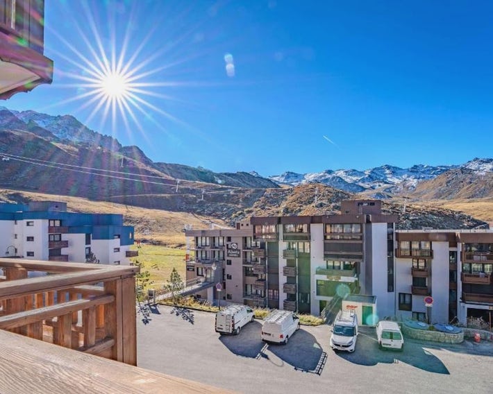 Ski-In Out Apt w Mountain Views