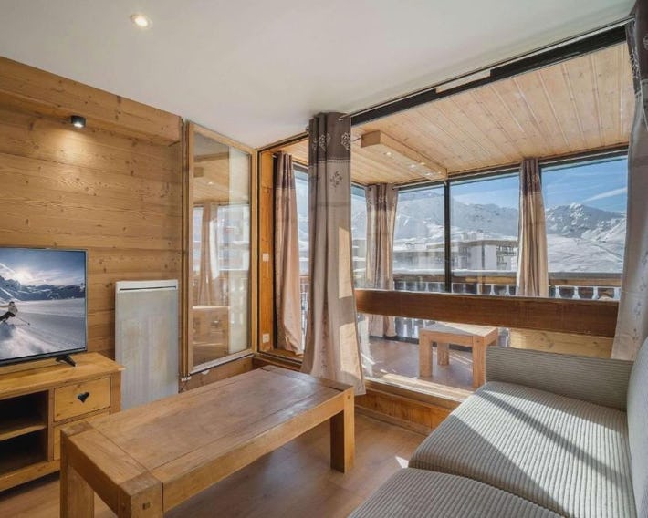 Ski in and out Bright Alpine Flat with Mountain view