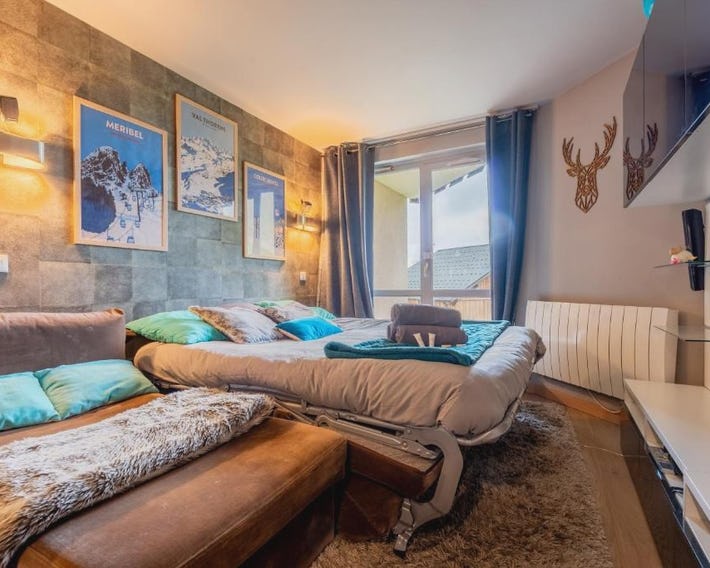 Slope front Ski-In Out Escape Spacious Apartment- In the center of Val Thorens