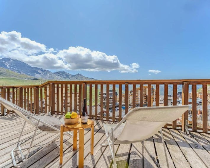 Comfort with Balcony Ski Access and parking