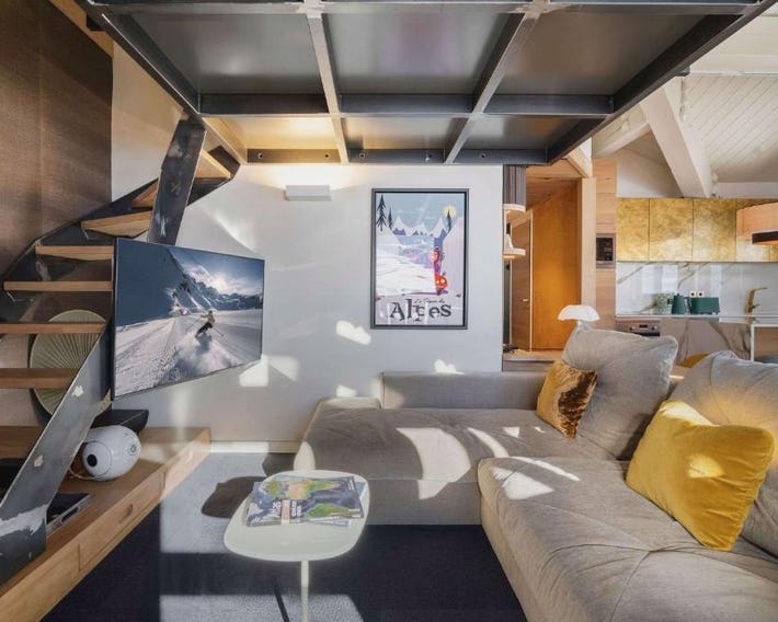Luxury 4BR Apartment with Fireplace & Private Parking - Val Thorens