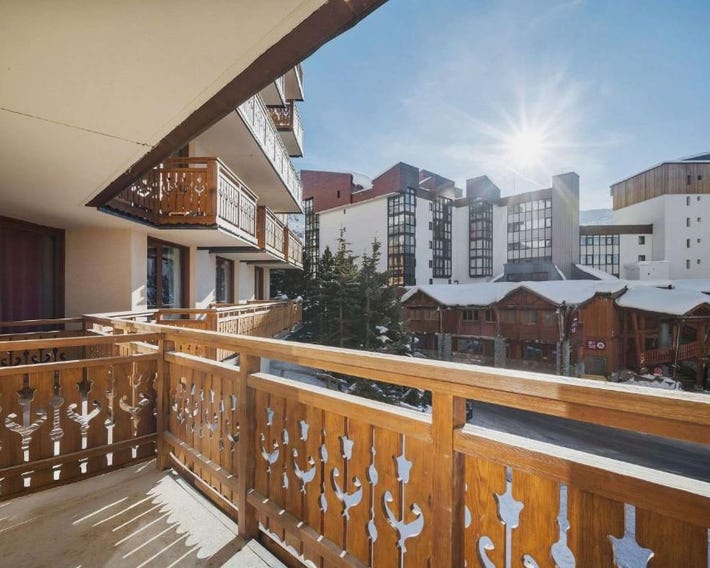 Ski-in ski-out Val thorens fully Renovated central with panoramic views