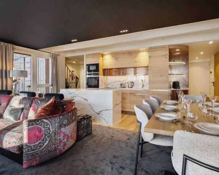 Luxurious Apartment with Ski-In and Out Access in Centre