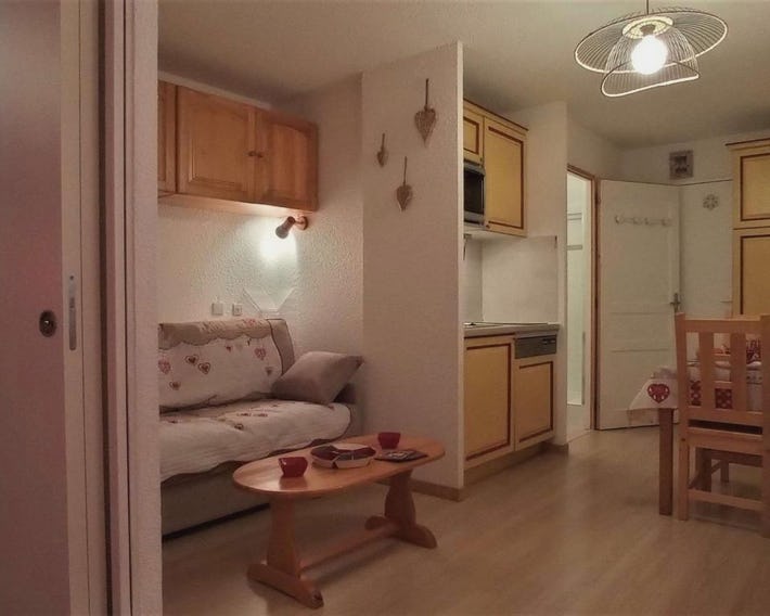 Appart rénové 4 pers. style montagne moderne, skis aux pieds, proche commerces - FR-1-545-34