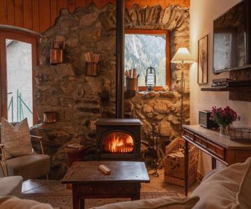 Ski Peak - Chalet Dibona, cosy log fire evenings 200m from the slopes
