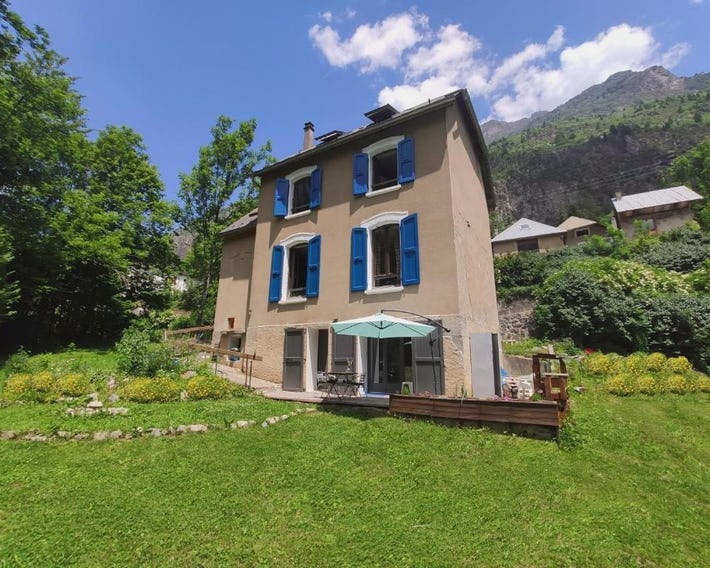 The Old School House, Les Ougiers