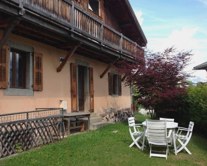 Appartement spacieux proche des télécabines et du centre ville avec jardin privé