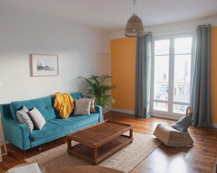 Appartement spacieux avec balcon et parking