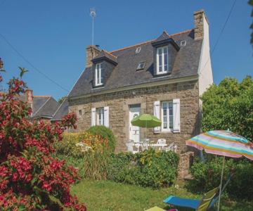 Cozy Home In Pleubian With Wifi