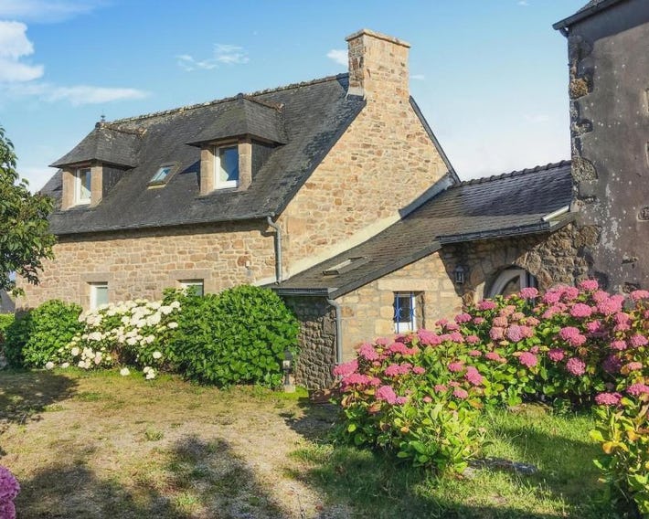 Beach Front Home In Plouguerneau With Wifi