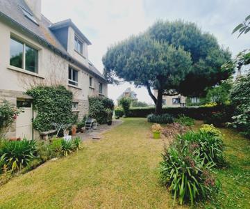 Villa les mouettes, au bord de la mer.