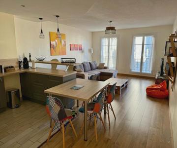 Vue Imprenable Sur La Mairie