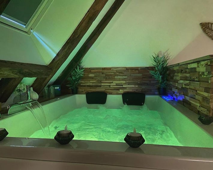 Appartement romantique avec Jacuzzi en plein centre ville