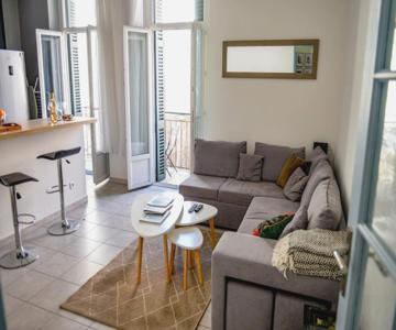 Flavia - Central Balcony Glimpse Of The Sea