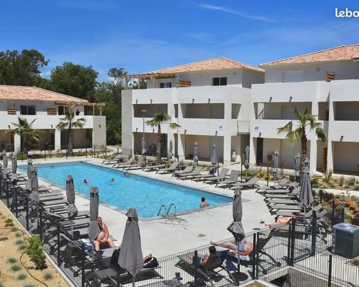 Superbe appartement vue mer terrasse couverte face à la mer N190