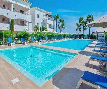 Appartement en bord de mer avec piscine