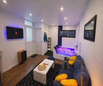 La Bulle Bleue Jacuzzi