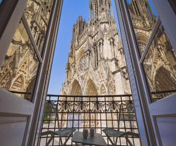 Au Pied De La Cathédrale #vuemagique