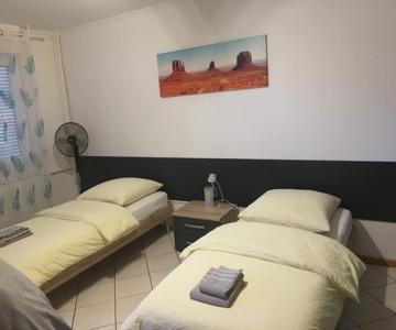 Studio Lora Rm 1221