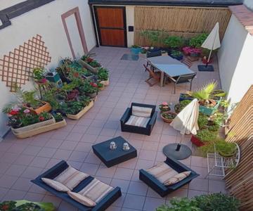 Le Balcon