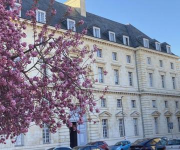Appartement calme et raffiné Hypercentre Résidence historique Parking public