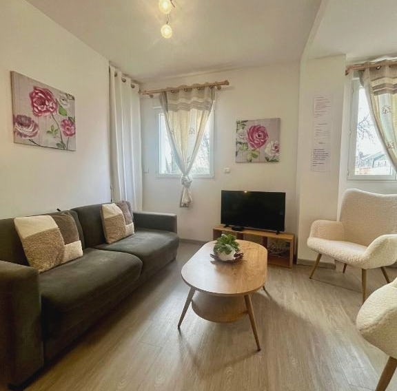 gîte 65 m2 200 m gare t-g-v et fac 400 m centre-ville grand parking 250 places gratuit face au logem