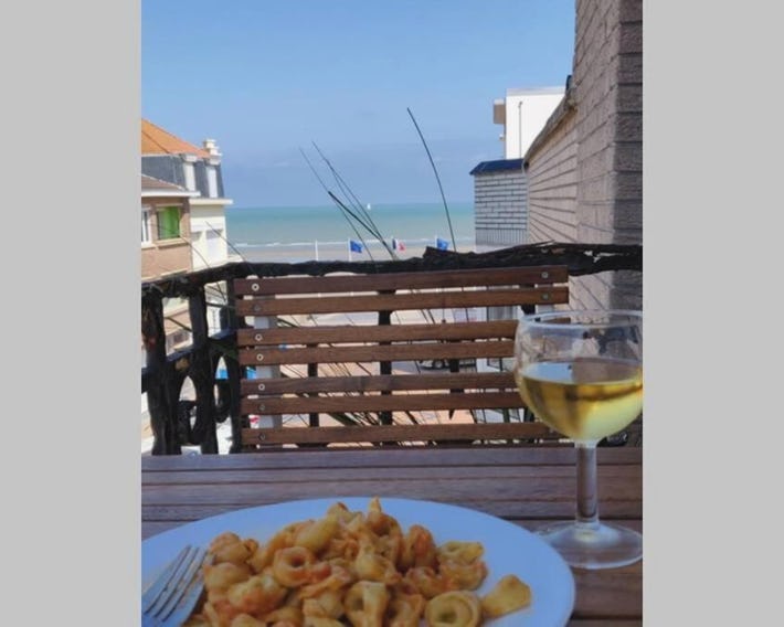 Superbe appartement, balcon vue mer, 3 chambres!