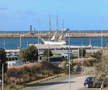 Studio plage, vue mer et dragon, garage pour moto