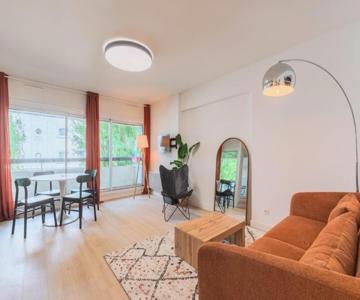 Spacious apartment with balcony and parking