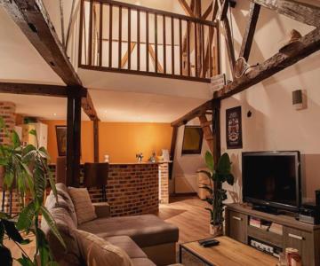 Duplex Atypique Dans La Cité Médiévale
