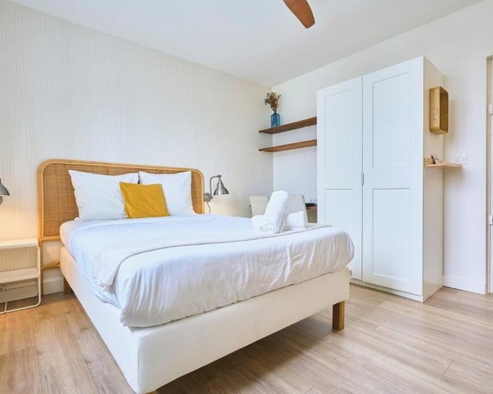 Equipped studio - near train stations
