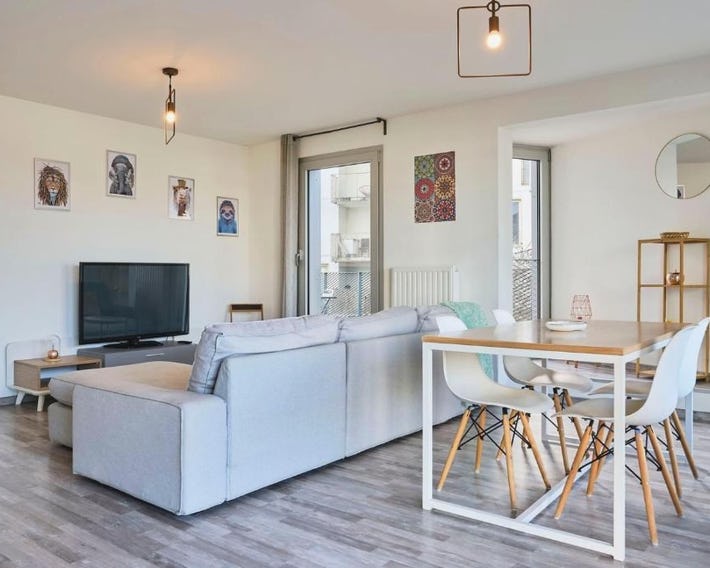 Appartement proche métro & 2 balcons + parking