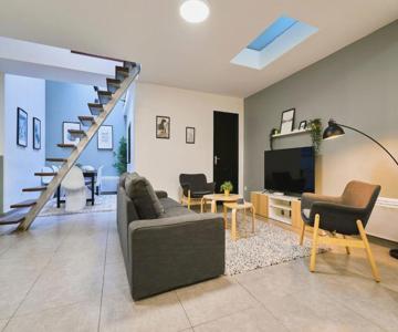 4 bedroom apartment with parking !