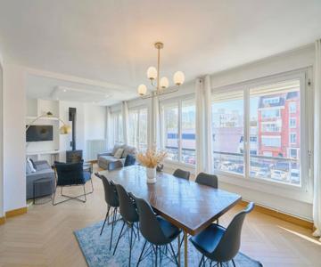Large 130 m² 4-bedroom apartment