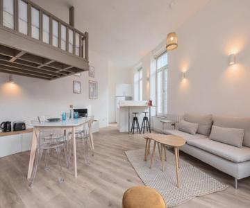 Spacious and bright studio in the center.