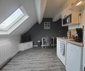 Studio sous Les Toits, Proche Hyper Centre Et Commerces !