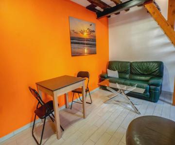 Cosy Smart and Modern Antony Centre